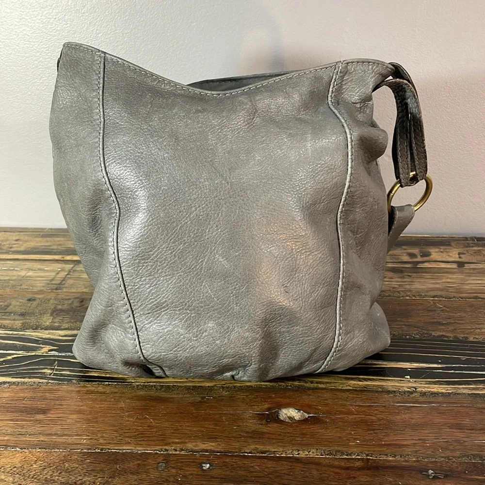 Italian made hobo purse in gorgeous grey leather - it’s so classic! - Picture 10 of 17